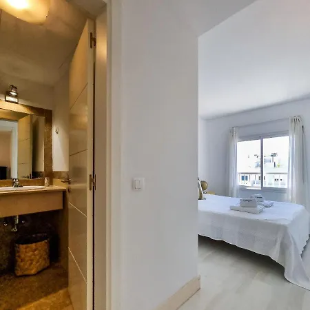 Апартаменты Flh Flat With Pool